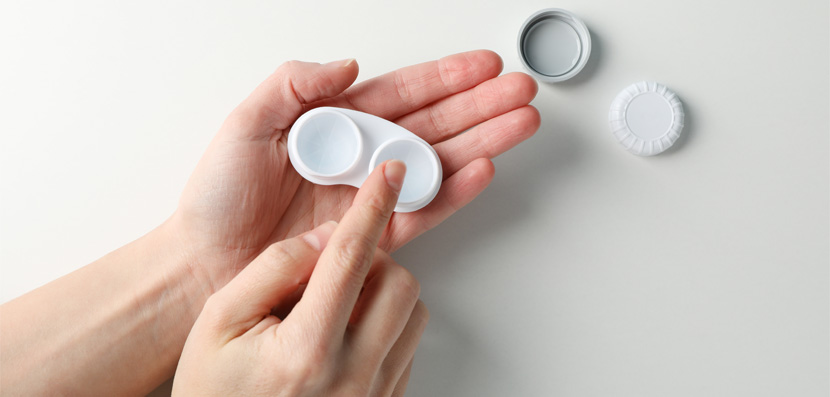 cleaning contact lens case with finger
