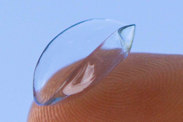 Imperial herinneringen een How to Tell if Your Contact Lenses are Inside Out | Discount Contacts